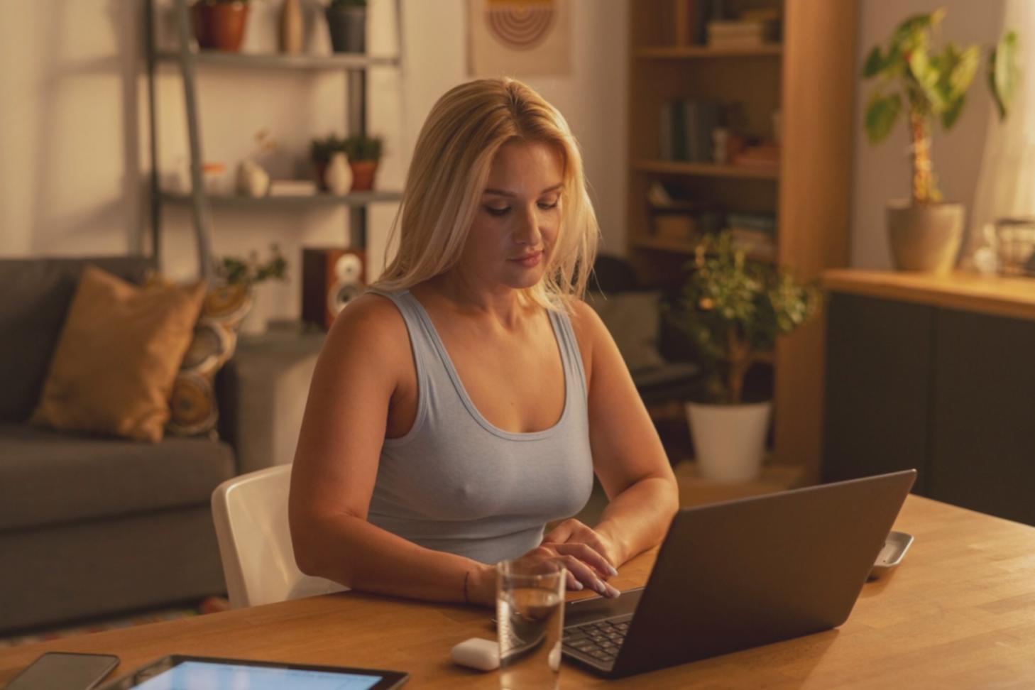 One-on-one consultation session discussing personal budget optimization